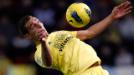 Con goles de Valero y Camunas, Villarreal le gan� 2-1 al irregular Sevilla, como visitante, y logr� salir del descenso en la Liga