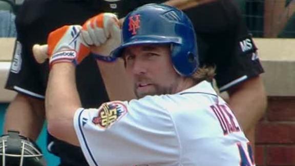Dickey wins 16th as Mets snap six-game skid