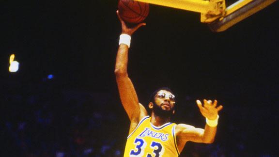 Lakers to build statue for Abdul-Jabbar at arena
