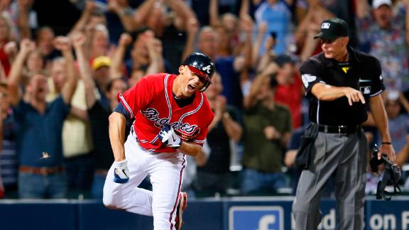 Medlen fans 13; Braves walk off after error