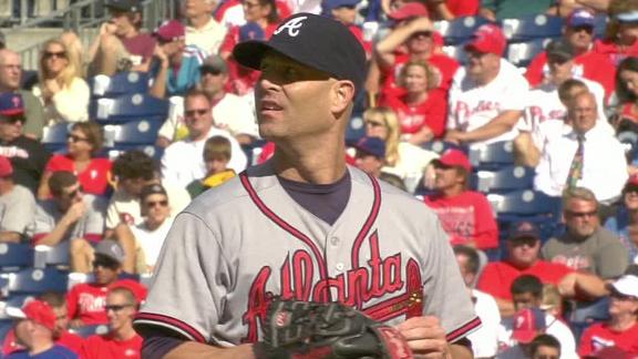 Hudson helps Braves improve playoff chances