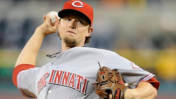 Giants pound Reds, force deciding Game 5