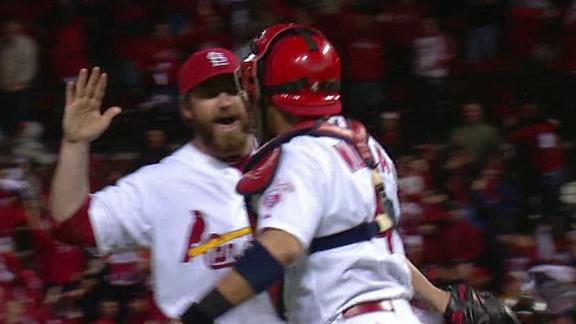 Cards' Beltran day to day with strained knee