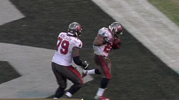Martin races to 251 yards, 4 TDs as Bucs win