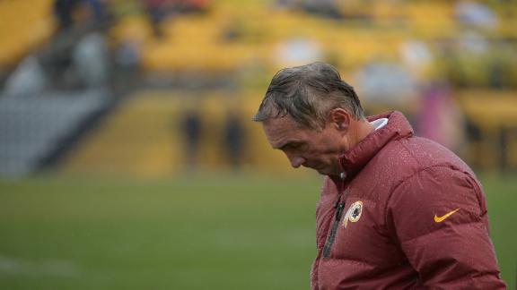 Redskins players defend coach Shanahan