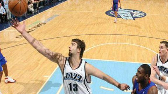 Ex-Pistons, Jazz big man Okur retires at 33