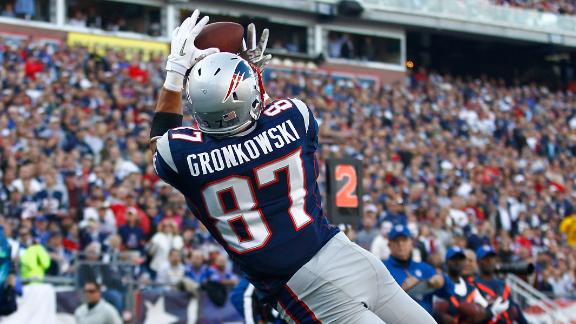 Pats hang on, move to 11-0 vs. Bills at Gillette