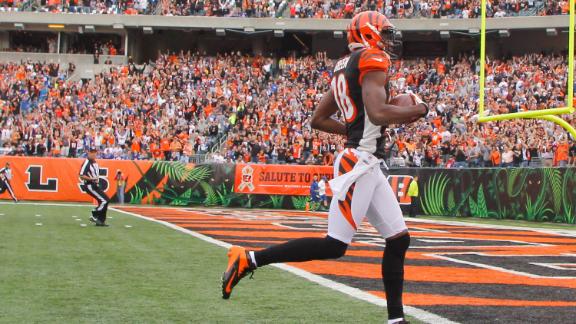 Dalton throws 4 TDs as Bengals drub Giants