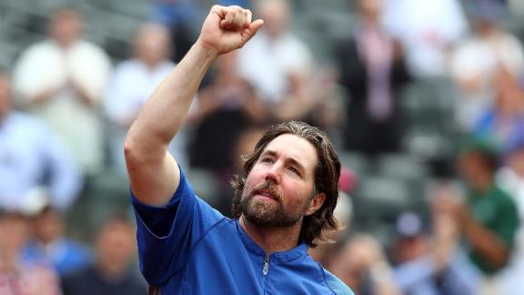 Dickey won't talk deal with Mets during season
