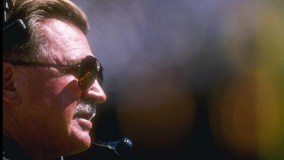ESPN NFL analyst Ditka suffers minor stroke