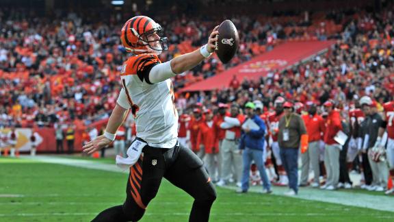 Bengals blow out Chiefs to get back to .500