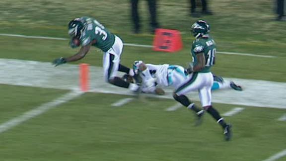 Eagles WR Jackson, DT Cox leave with injuries