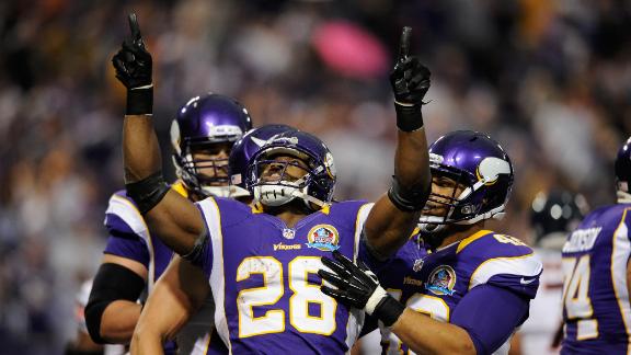 Peterson, surging Vikings roll past rival Bears