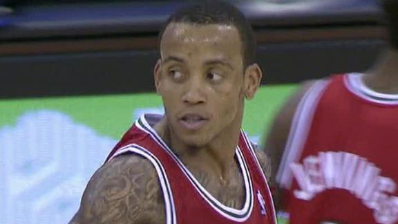 Ellis' season-high 33 points gets Bucks by Cavs