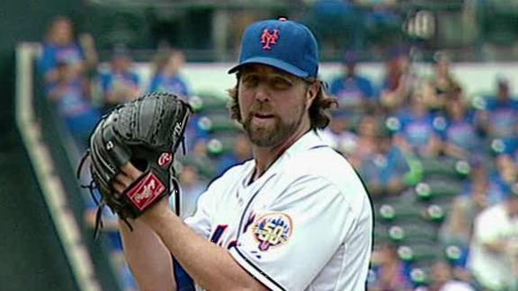 Sources: Blue Jays, Dickey reach $25M deal