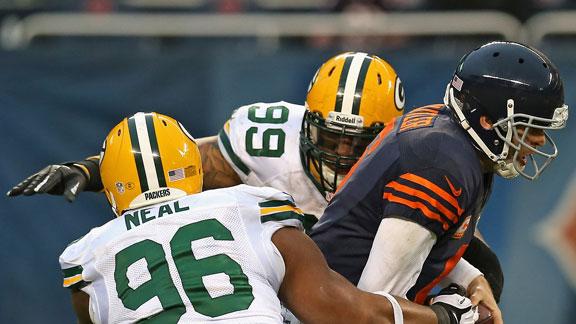 Urlacher: Booing Bears at home 'unbelievable'
