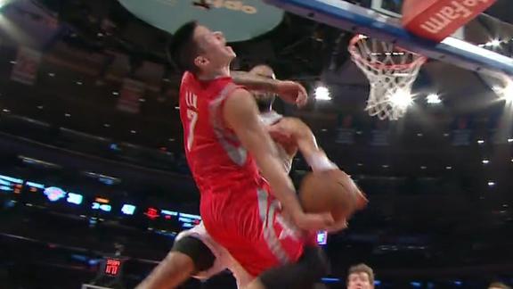 Video - Jeremy Lin Catches Flagrant Elbow From Tyson Chandler