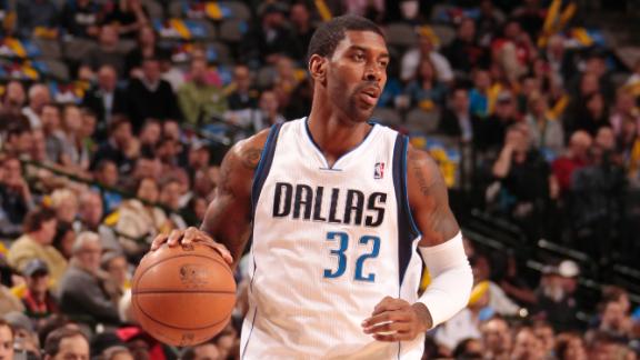 Mavs snap 3-game skid behind Mayo, Kaman