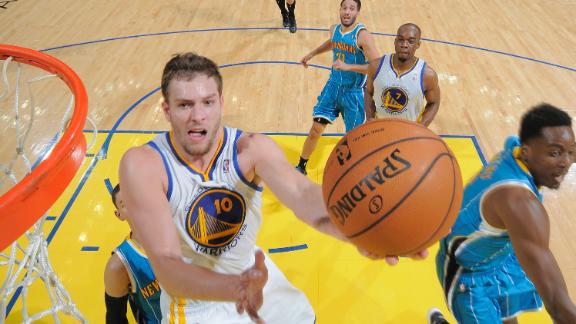 Warriors hang on vs. Hornets in return home