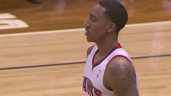 Williams leads Hawks to fourth straight win