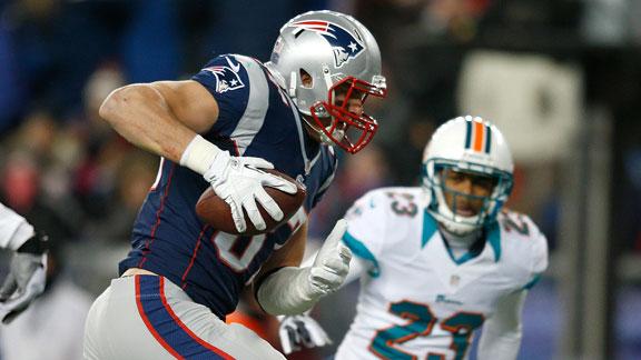 Brady, Pats blank Dolphins to earn playoff bye