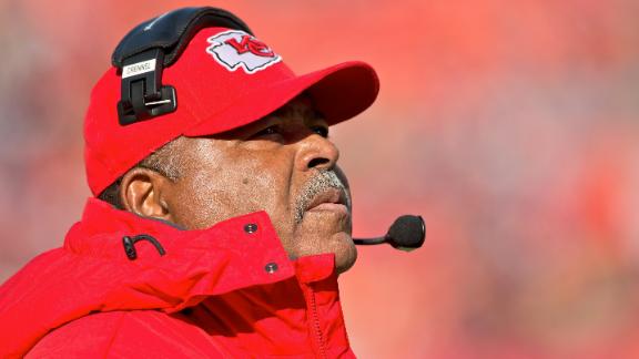 Chiefs dump Crennel, retain GM Pioli for now