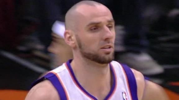 Scola's strong 2nd half helps Suns snap skid