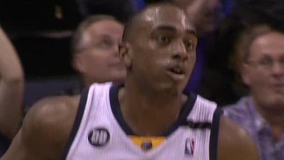 Howard aggravates right shoulder vs. Grizzlies