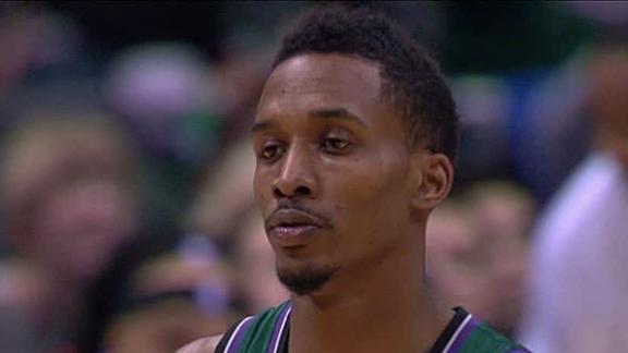 Bucks' Ellis, Jennings hold off late Magic run