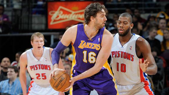 Pistons' Knight says World Peace punched him