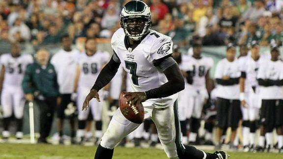 Report: Eagles won't cut Vick before deadline