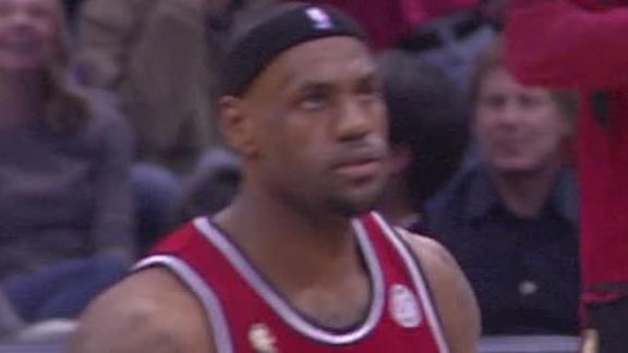 LeBron, Heat down Hawks for 8th straight win