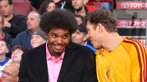 Video - Collins Unimpressed By Bynum's First Practice