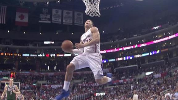 Griffin has triple-double as Clips down Bucks