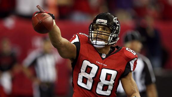 Gonzalez tells Falcons he'll return to play in '13