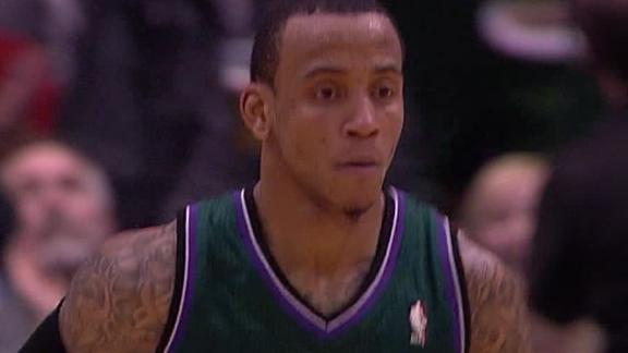 Ellis drops season-high 39 as Bucks rally