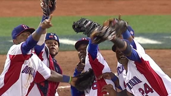 Dominican Republic rallies to reach WBC final