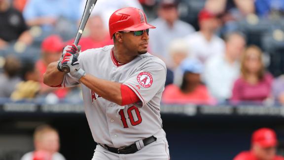 Yankees complete trade for outfielder Wells