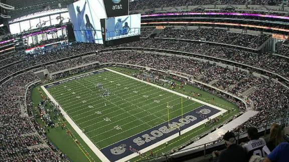 Jerry Jones stumps for college game's finale