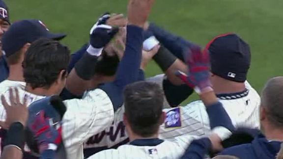 Escobar's double rallies Twins past Tigers
