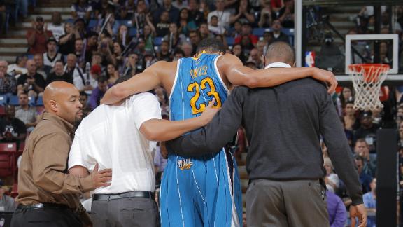 Video - Anthony Davis Leaves With Knee Injury