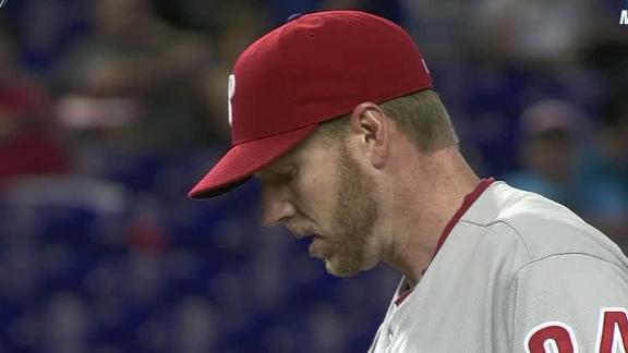 Halladay bounces back, keys Phils by Marlins