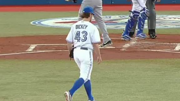 Blue Jays' Dickey leaves with sore neck, back
