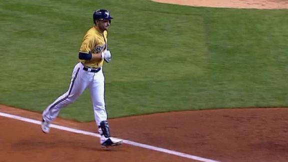 Braun hits HR before ejection as Brewers win