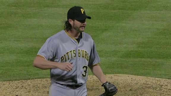 Locke outduels Hamels as Pirates top Phils
