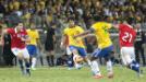 Los equipos sudamericanos empataron 2-2 en Belo Horizonte, en un amistoso con jugadores del f�tbol local. Los due�os de casa se fueron abucheados por sus simpatizantes.