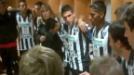 Los jugadores del equipo de Caseros, antes y despu�s de eliminar a River de la Copa Argentina.