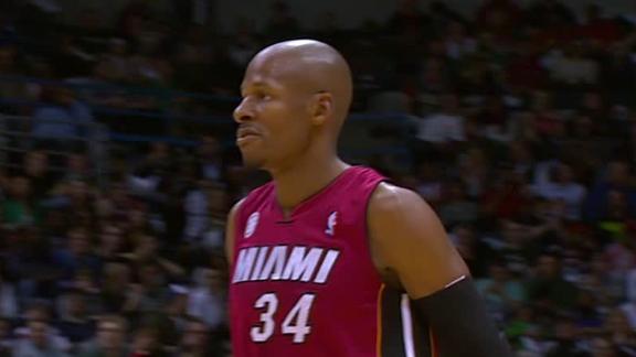 Banged-up Wade gets treatment for knee