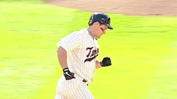 Hernandez, Willingham help Twins end slide