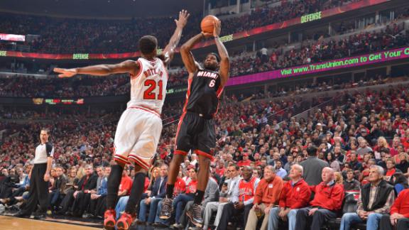 Heat hold on to take 2-1 series lead on Bulls